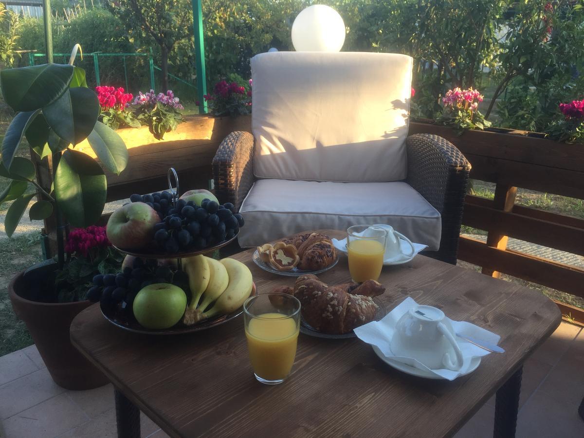 Bba2Passi Bed & Breakfast Marina di Massa Bagian luar foto