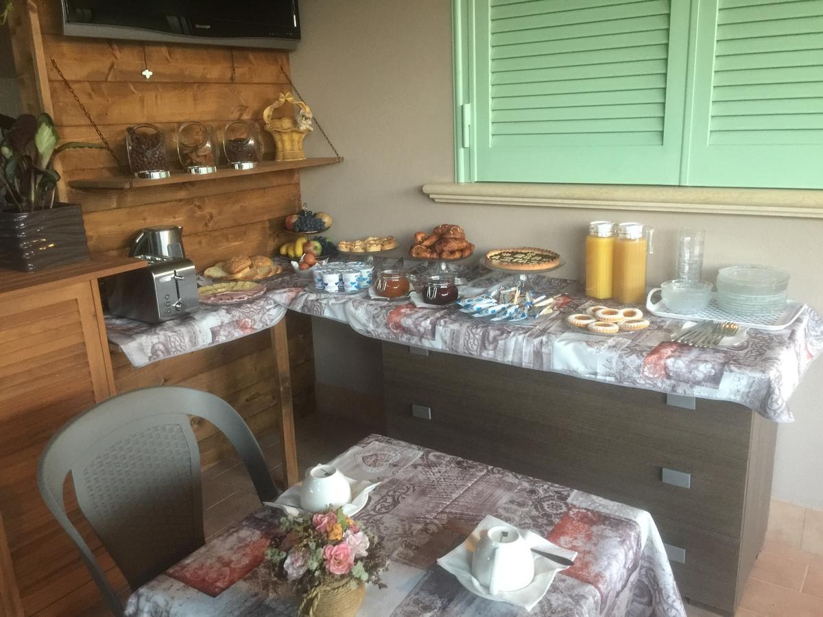 Bba2Passi Bed & Breakfast Marina di Massa Bagian luar foto