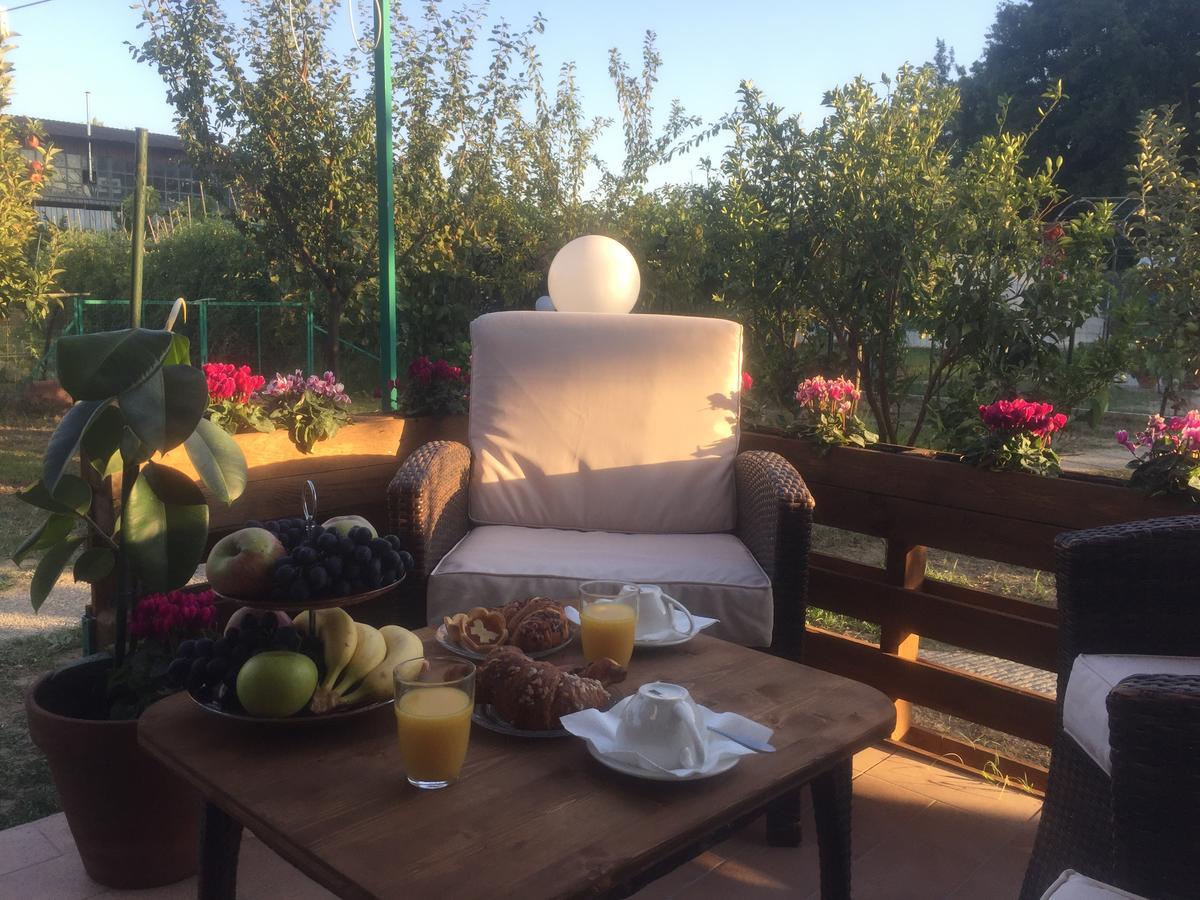 Bba2Passi Bed & Breakfast Marina di Massa Bagian luar foto