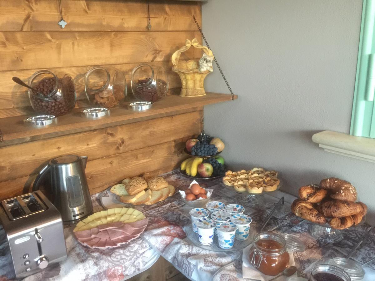Bba2Passi Bed & Breakfast Marina di Massa Bagian luar foto