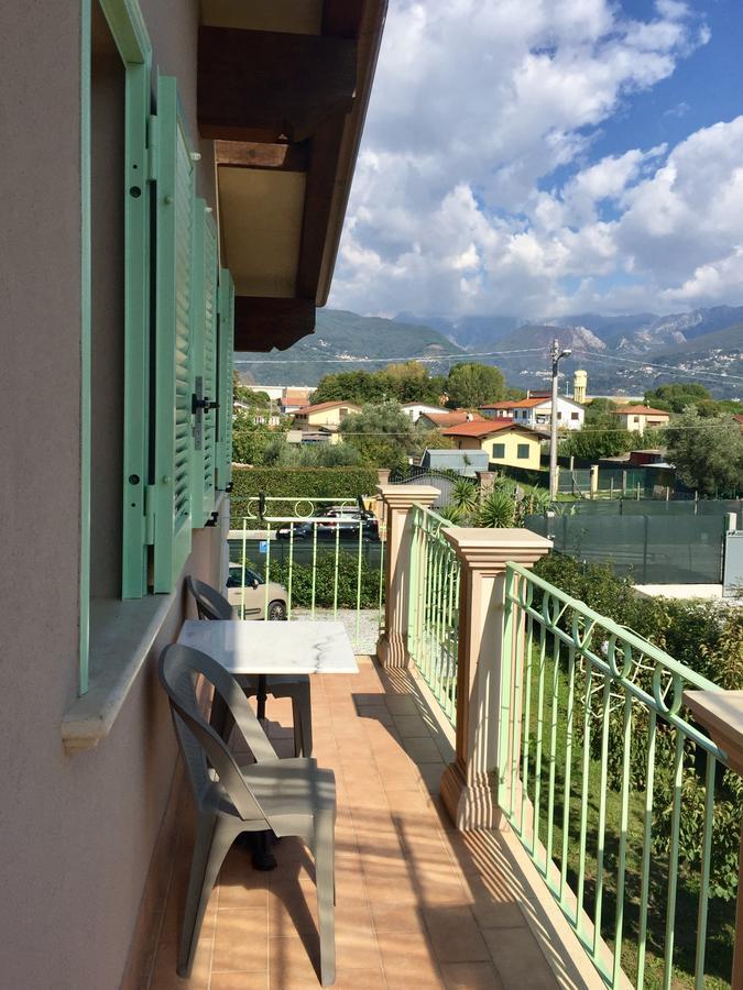 Bba2Passi Bed & Breakfast Marina di Massa Bagian luar foto