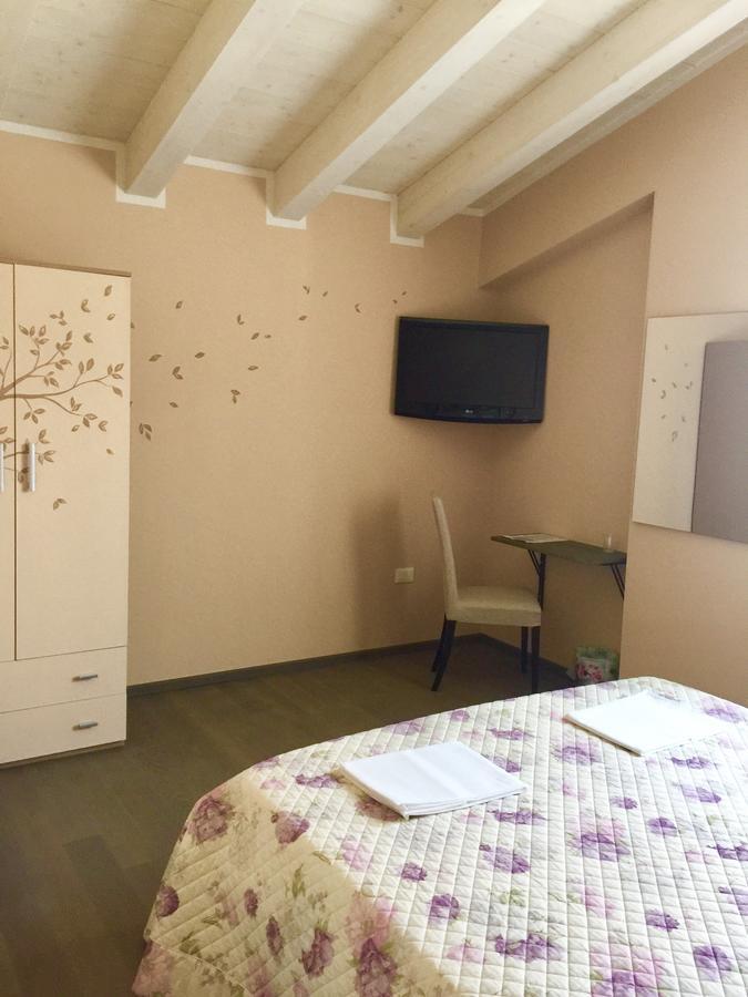Bba2Passi Bed & Breakfast Marina di Massa Bagian luar foto