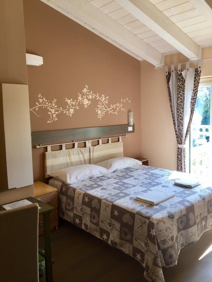 Bba2Passi Bed & Breakfast Marina di Massa Bagian luar foto