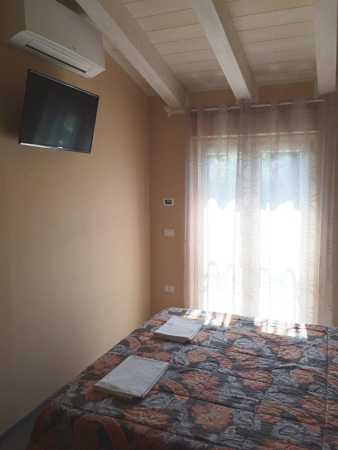Bba2Passi Bed & Breakfast Marina di Massa Bagian luar foto