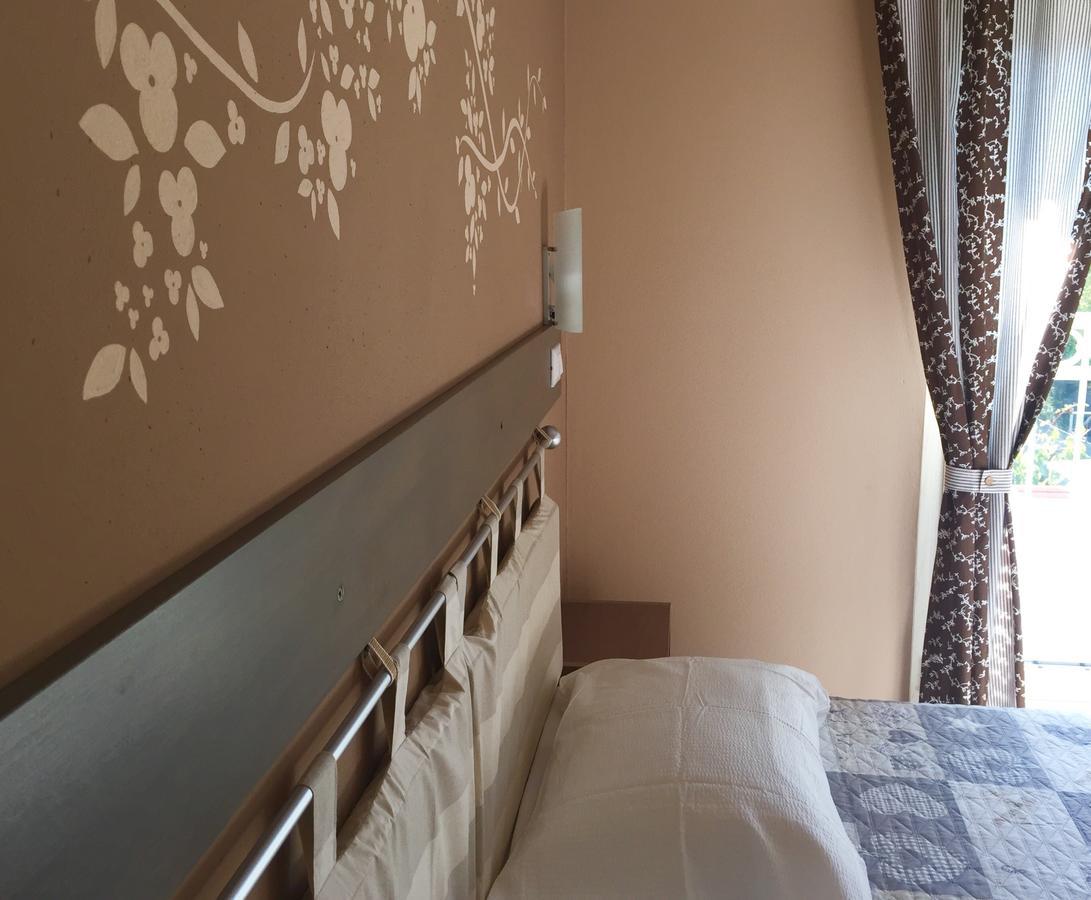 Bba2Passi Bed & Breakfast Marina di Massa Bagian luar foto