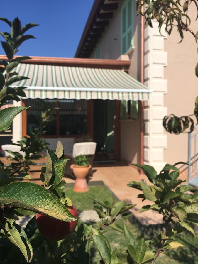 Bba2Passi Bed & Breakfast Marina di Massa Bagian luar foto