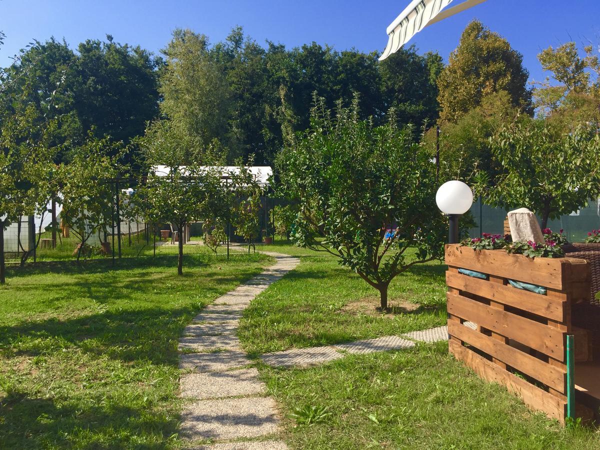 Bba2Passi Bed & Breakfast Marina di Massa Bagian luar foto