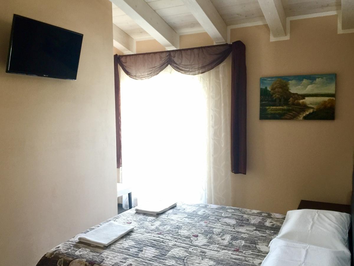 Bba2Passi Bed & Breakfast Marina di Massa Bagian luar foto