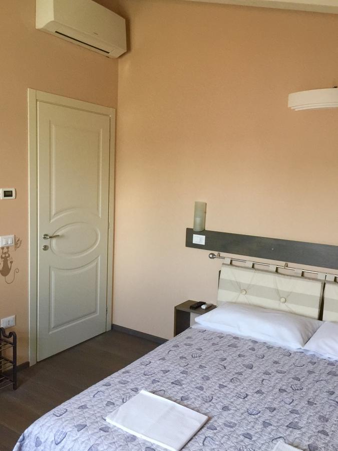 Bba2Passi Bed & Breakfast Marina di Massa Bagian luar foto
