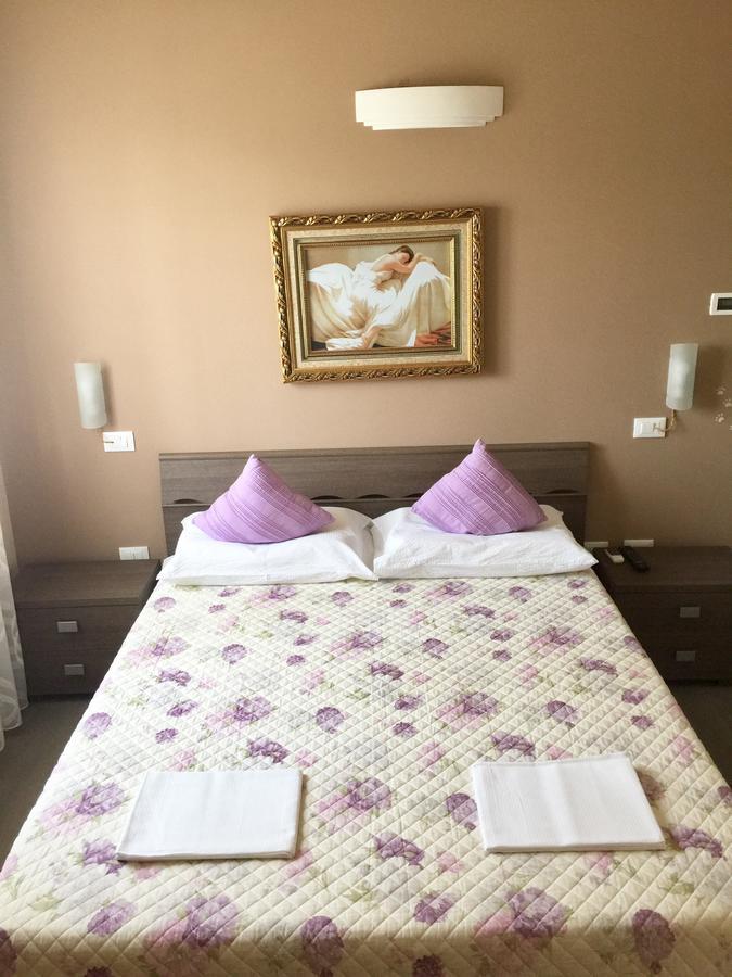 Bba2Passi Bed & Breakfast Marina di Massa Bagian luar foto