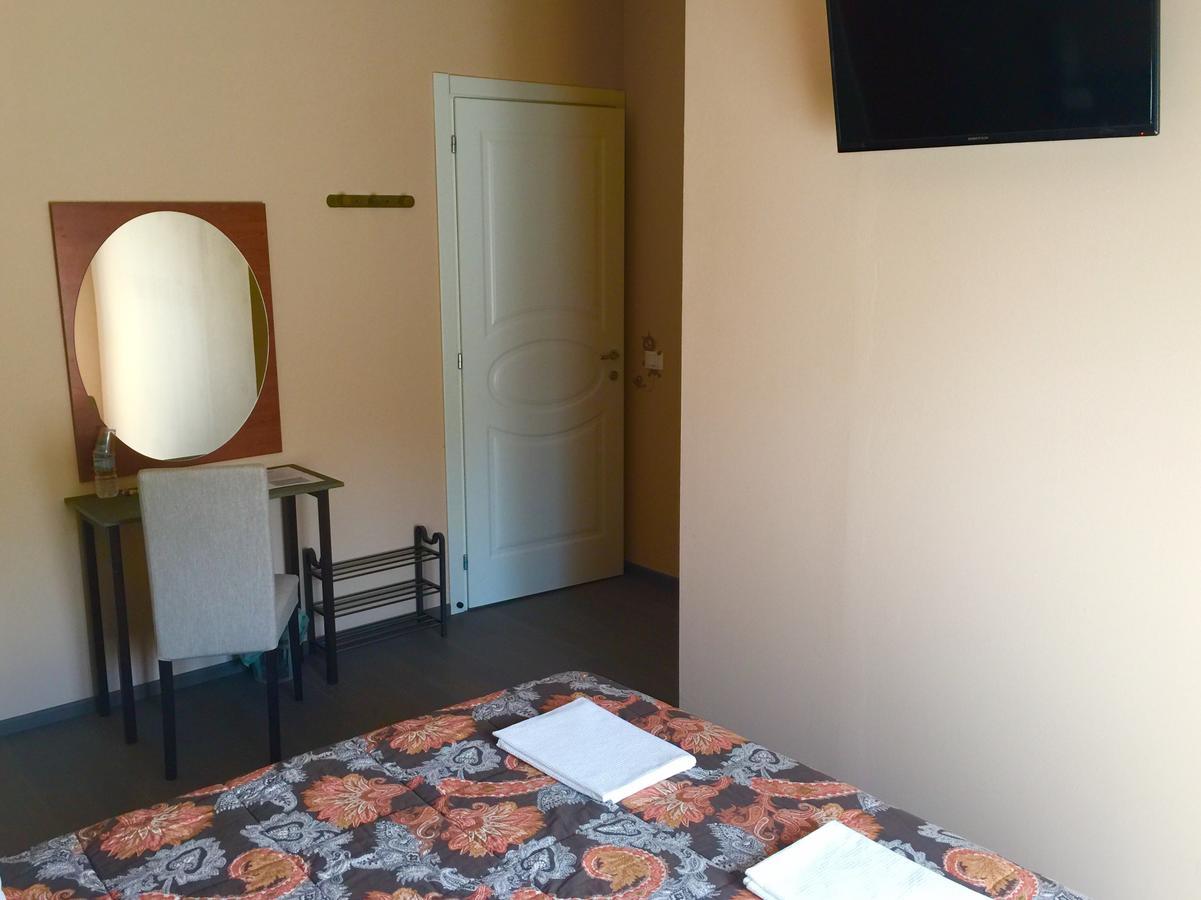 Bba2Passi Bed & Breakfast Marina di Massa Bagian luar foto