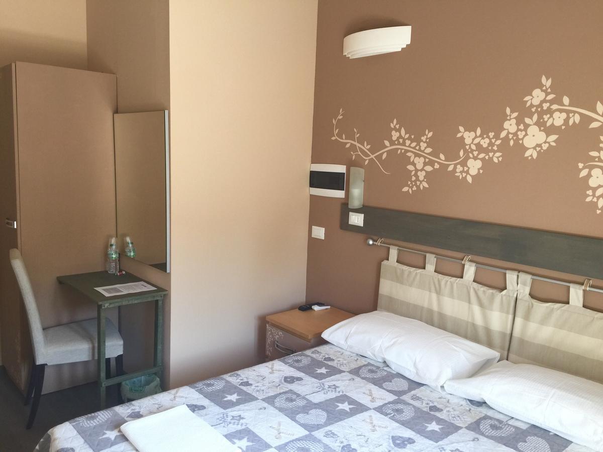 Bba2Passi Bed & Breakfast Marina di Massa Bagian luar foto