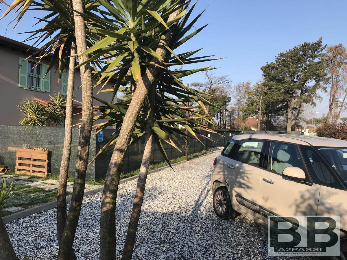 Bba2Passi Bed & Breakfast Marina di Massa Bagian luar foto